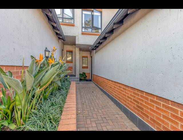 3 BEDROOM TOWNHOUSE FOR SALE IN BRYANSTON